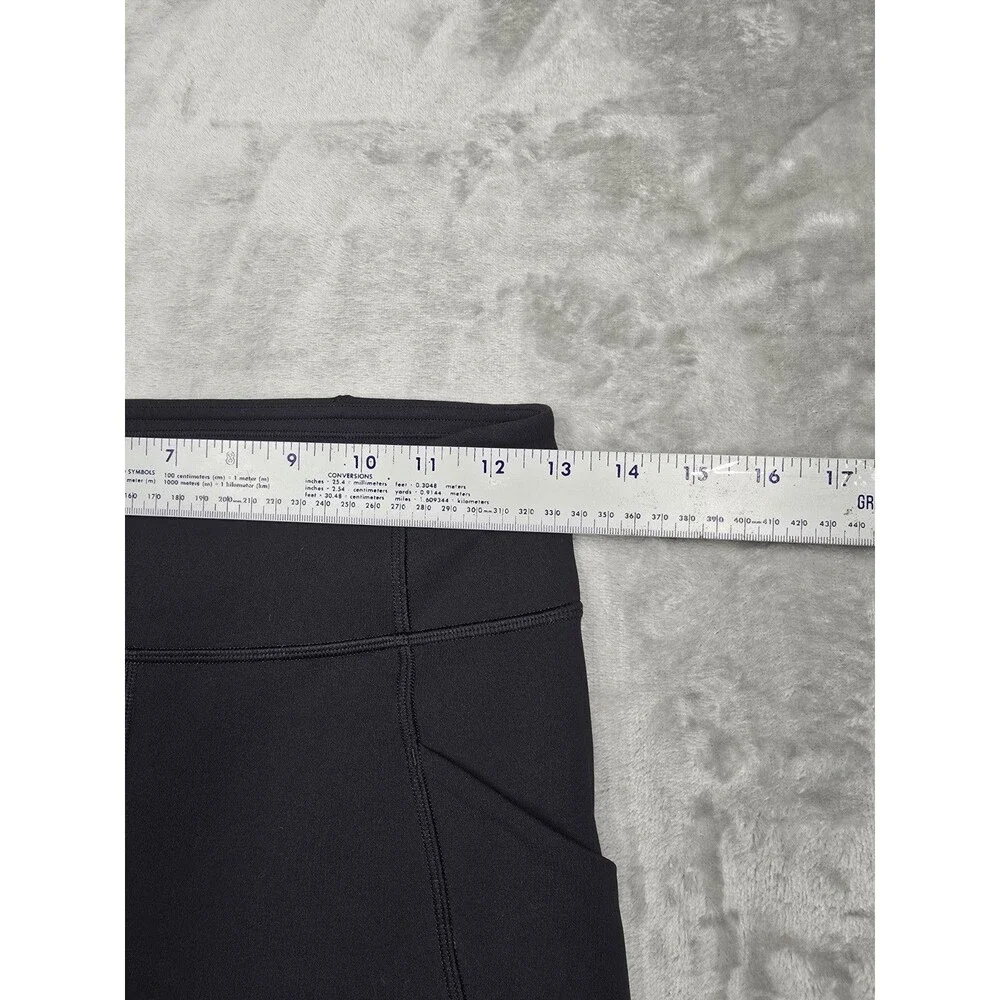Lululemon Womens Size 6 Black Athletic Cropped Capri Leggings